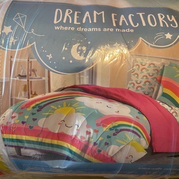 Dream Factory Rainbow Bedding Set - Picture 4 of 6